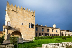 Paradoren i Baiona (Pontevedra) er et af de hoteller, der for nylig er blevet renoveret med støtte fra Turespaña Paradoren i Baiona (Pontevedra) er et af de hoteller, der for nylig er blevet renoveret med støtte fra Turespaña