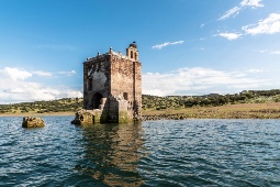 Lago Orellana La Vieja é uma zona húmida de importância internacional, uma área especial de proteção de aves e parte integrante da Rede Natura 2000 Lago Orellana La Vieja é uma zona húmida de importância internacional, uma área especial de proteção de aves e parte integrante da Rede Natura 2000