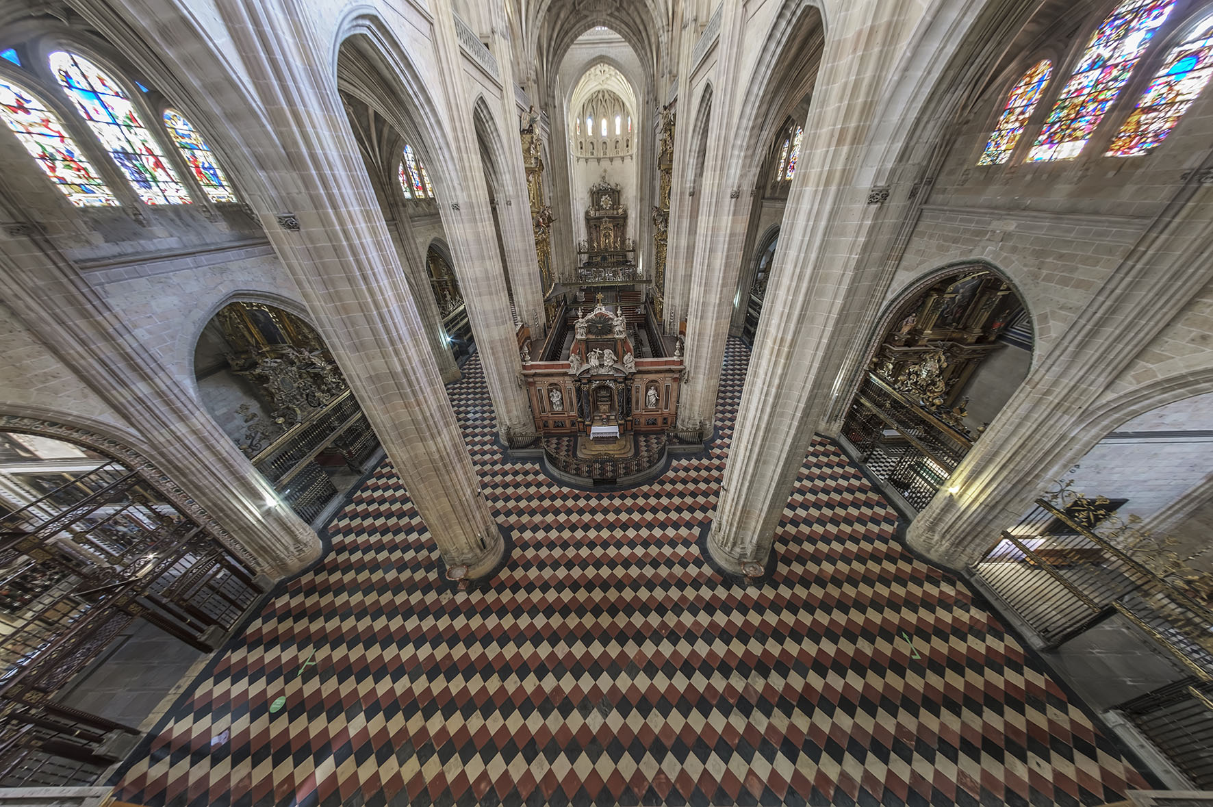 A Catedral de Segóvia, uma referência ao gótico tardio, articula a visita espiritual ao centro histórico © Turismo de Segóvia | turismodesegovia.com A Catedral de Segóvia, uma referência ao gótico tardio, articula a visita espiritual ao centro histórico © Turismo de Segóvia | turismodesegovia.com